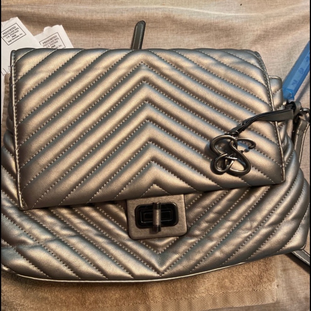 Jessica Simpson purse in good  condition